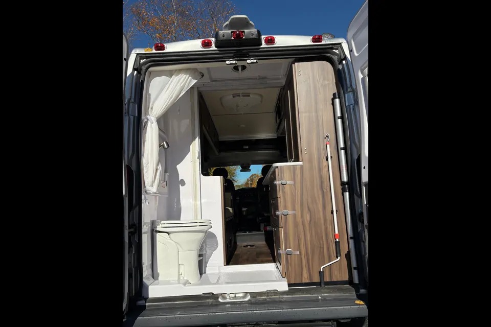 Doğu Yakası Kaçamağı — Lüks Mercedes RV