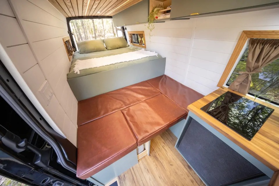 AWD Mercedes Sprinter ile Dağ ve Orman Kaçamakları