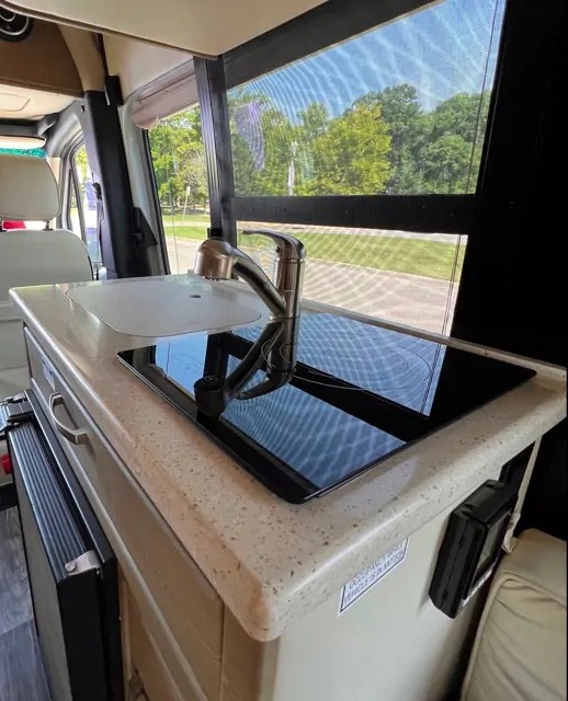 Lüks MB Sprinter ile Tekerlekler Üzerinde WFH ve Glamping Deneyimi